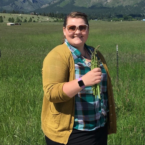 Meet your Posher, Hailey - Picture 2 of 7